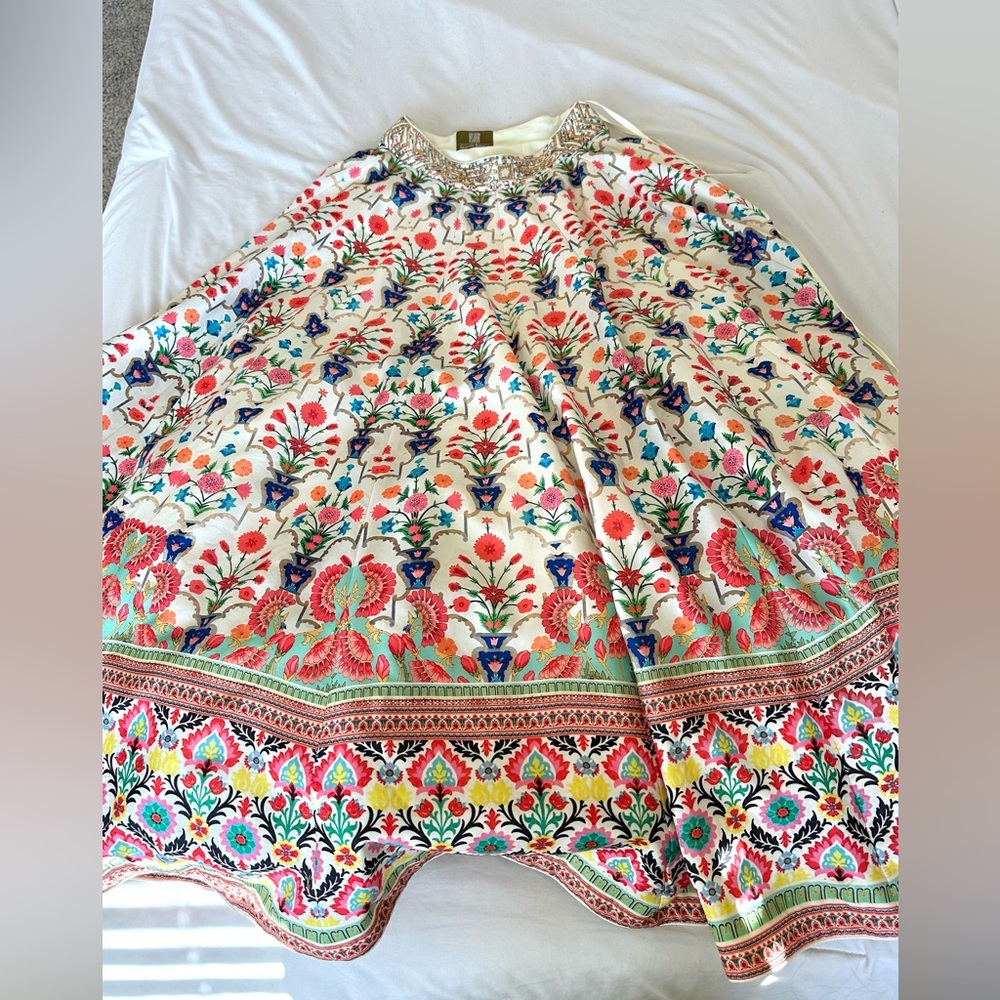 Stunning 4 Piece Archana Kochhar XS Lengha - Picture 5 of 13